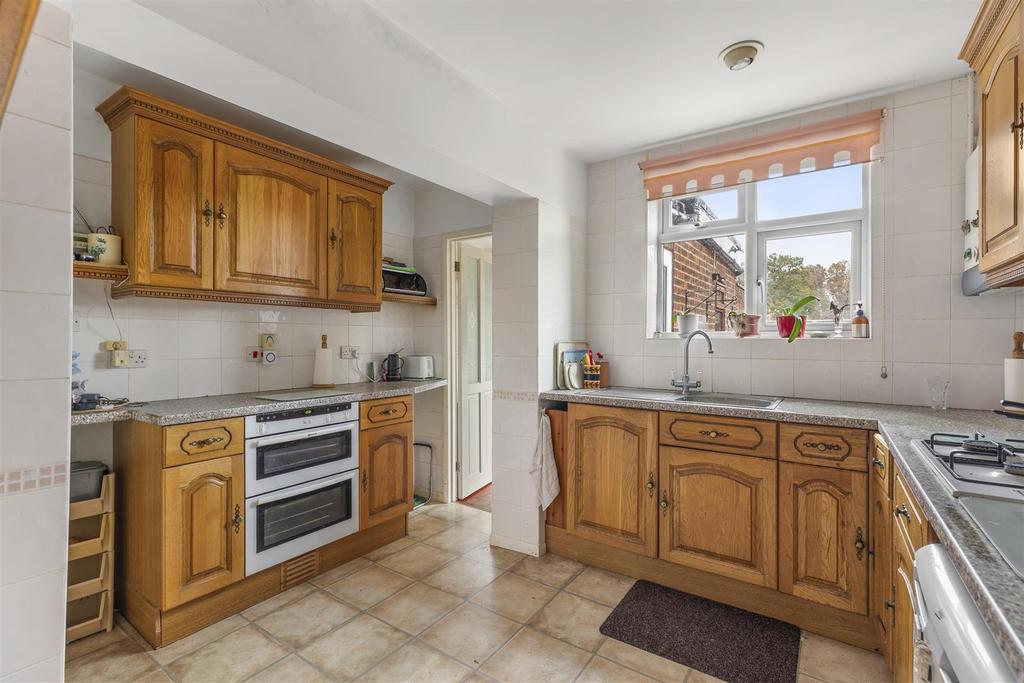 84 Totteridge Lane, HP13 7 PZ-8.jpg