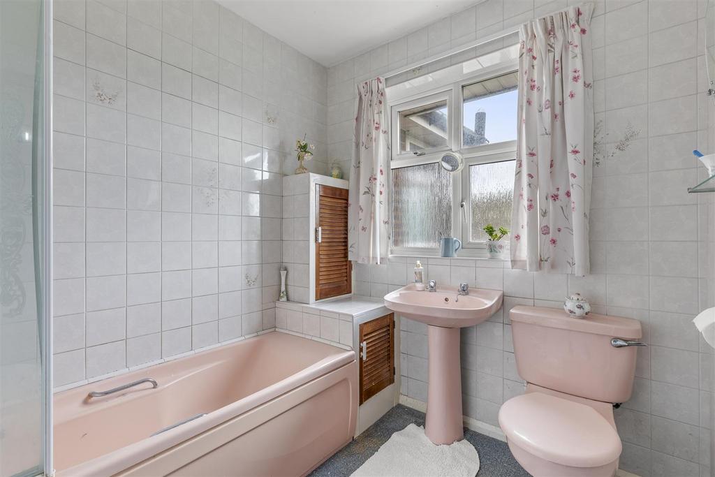 84 Totteridge Lane, HP13 7 PZ-3.jpg