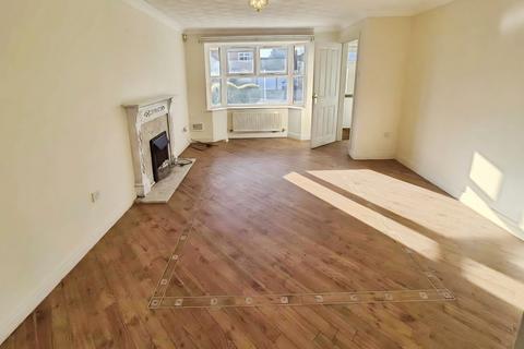 4 bedroom detached house to rent, Rufford Avenue, Abington Vale, Northampton, NN3