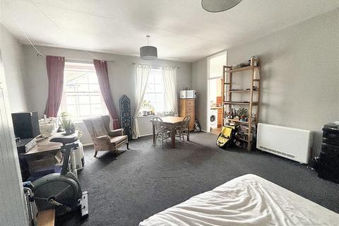 Studio for sale, Flat 7, 59 Fore Street, Topsham