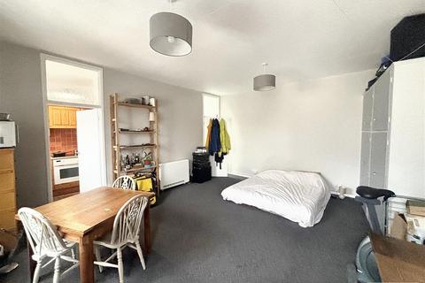 Studio for sale, Flat 7, 59 Fore Street, Topsham