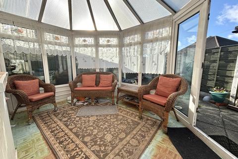 2 bedroom semi-detached house for sale, Savernake Road, Woodley