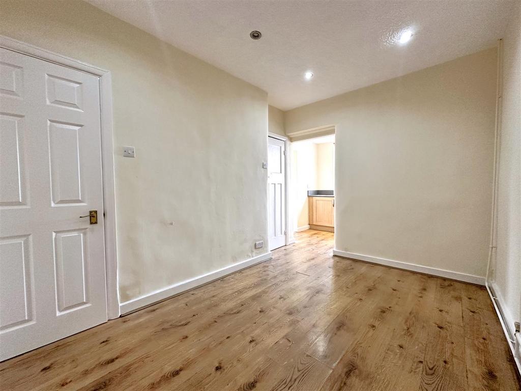 Dining Room Into Kitchen 425