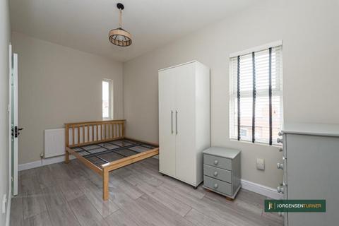 3 bedroom flat to rent, Horn Lane, Acton, London, W3