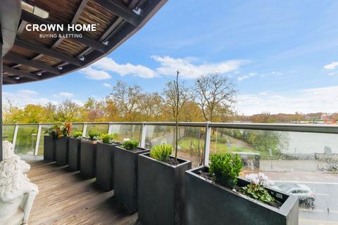 2 bedroom apartment to rent, 376 Queenstown Road, London SW11