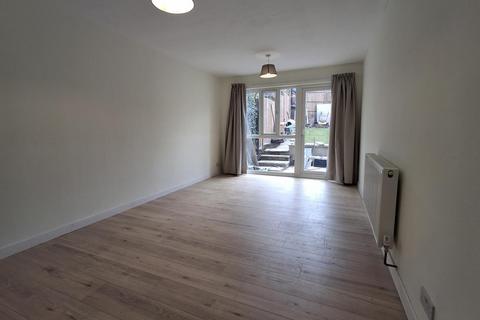 3 bedroom terraced house to rent, Bushey, WD23