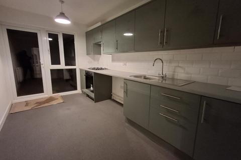 3 bedroom terraced house to rent, Bushey, WD23