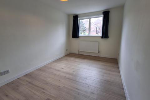 3 bedroom terraced house to rent, Bushey, WD23