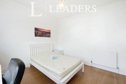 5 bedroom terraced house to rent, Francis Avenue, PO4