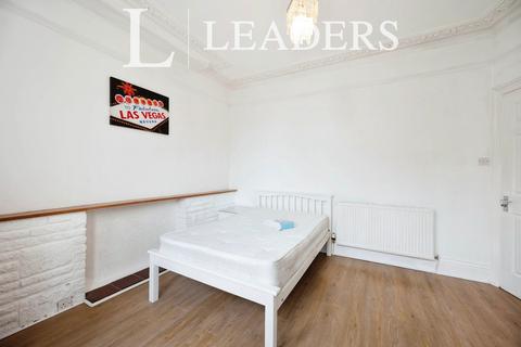 5 bedroom terraced house to rent, Francis Avenue, PO4