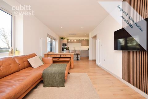 5 bedroom detached bungalow to rent, 50% OFF FIRST MONTHS RENT, Broomfield Avenue, BN10