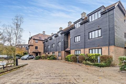 2 bedroom apartment for sale, Willow Court, Springwell Lane, Rickmansworth