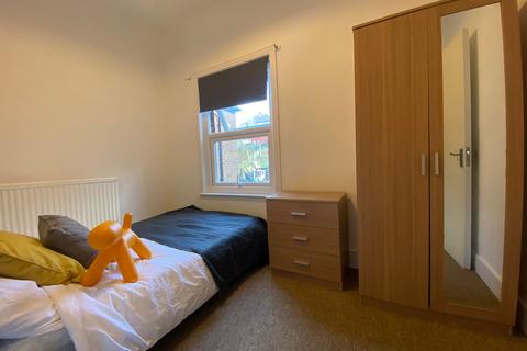 1 bedroom in a house share to rent, Hughenden Road, High Wycombe, HP13