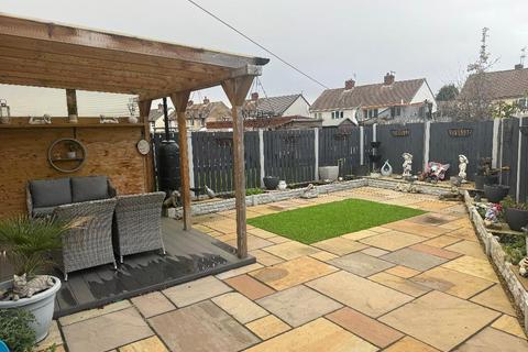 3 bedroom semi-detached house to rent, Cromwell Road, Castleford