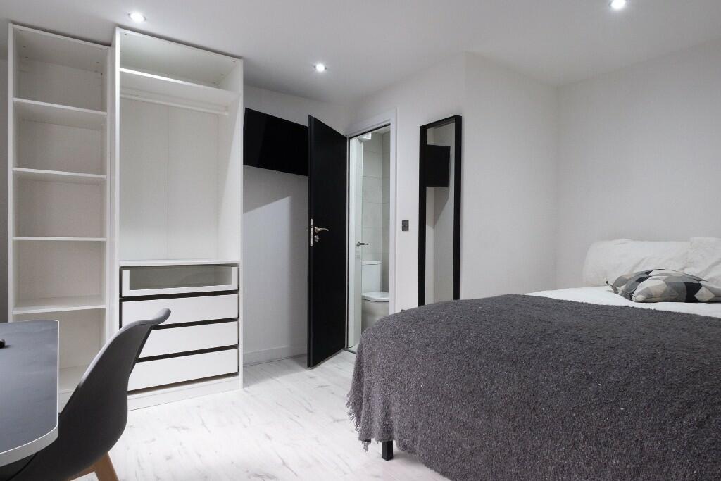 A spacious and well-maintained master bedroom f...