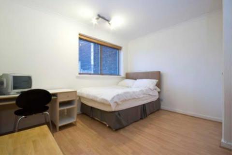2 bedroom flat to rent, Park Road, London SW11