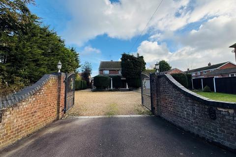 3 bedroom detached house to rent, High Street, Flitwick, MK45