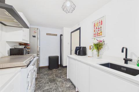 2 bedroom flat for sale, Dobree Close, Colwich, Stafford