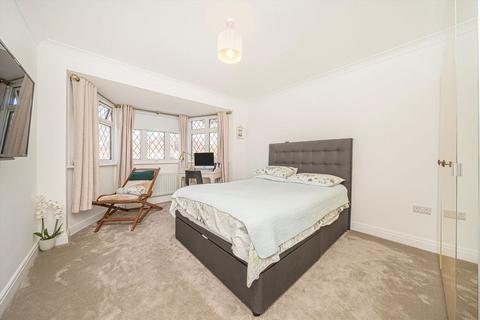undefined, Queens Way, Feltham TW13