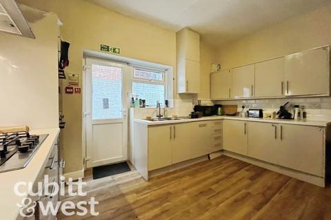 undefined, REDUCED FIRST MONTH'S RENT* Waverley Road Southsea PO5