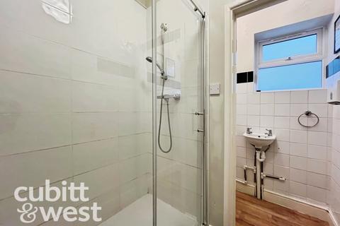undefined, REDUCED FIRST MONTH'S RENT* Waverley Road Southsea PO5