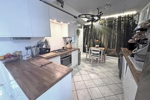 2 bedroom flat for sale, Crescent Road, Brighton BN2
