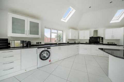 undefined, Knightwood Crescent, New Malden, Greater London, KT3