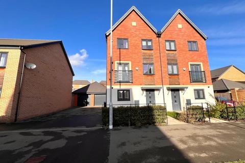 3 bedroom townhouse for sale, West Street, Upton, Northampton NN5