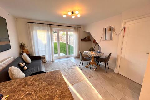 3 bedroom townhouse for sale, West Street, Upton, Northampton NN5