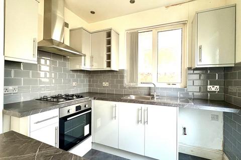 3 bedroom semi-detached house to rent, The Broadway, West Bromwich B71