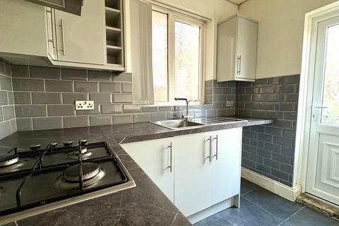 3 bedroom semi-detached house to rent, The Broadway, West Bromwich B71