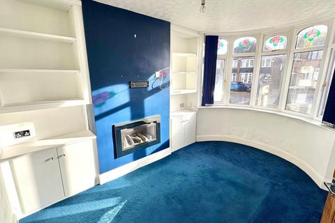 3 bedroom semi-detached house to rent, The Broadway, West Bromwich B71