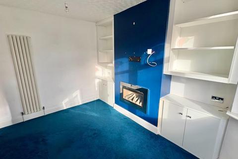 3 bedroom semi-detached house to rent, The Broadway, West Bromwich B71