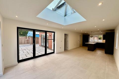 4 bedroom detached house for sale, Ashby Road, Hinckley, LE10