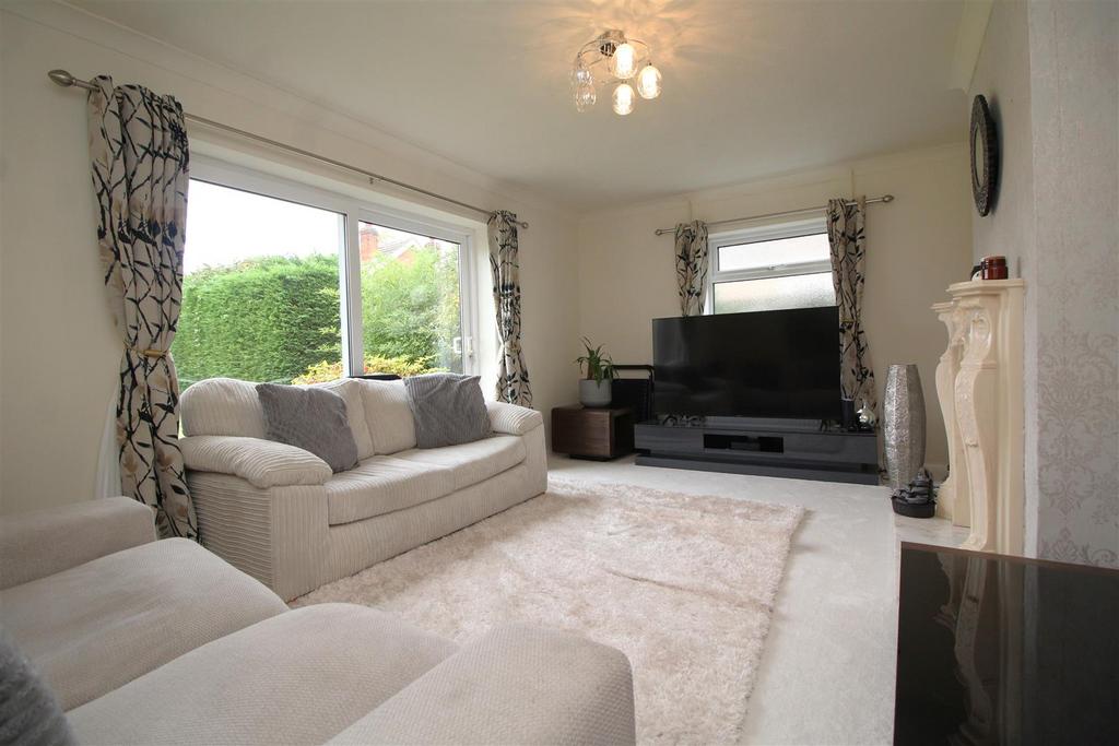 Living room 1.JPG