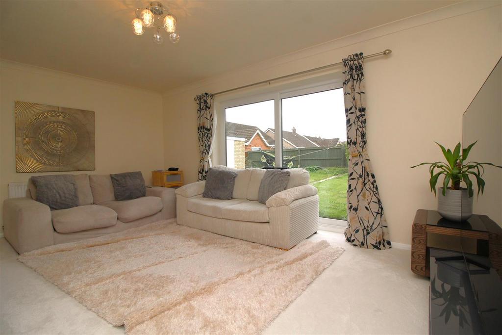 Living room 3.JPG