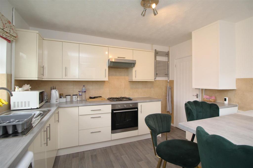 Kitchen 2.JPG