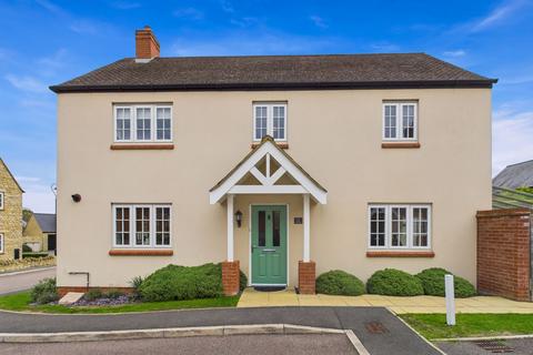4 bedroom detached house for sale, Whittlewood End, Silverstone, NN12