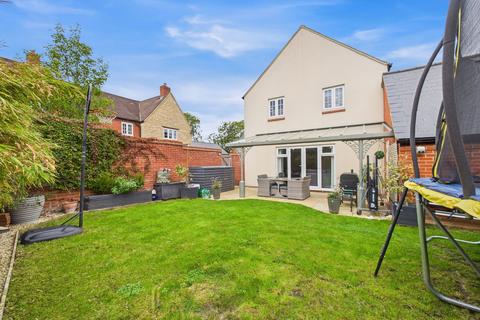 4 bedroom detached house for sale, Whittlewood End, Silverstone, NN12