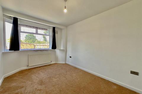 2 bedroom maisonette to rent, Elmcroft Close, Feltham TW14