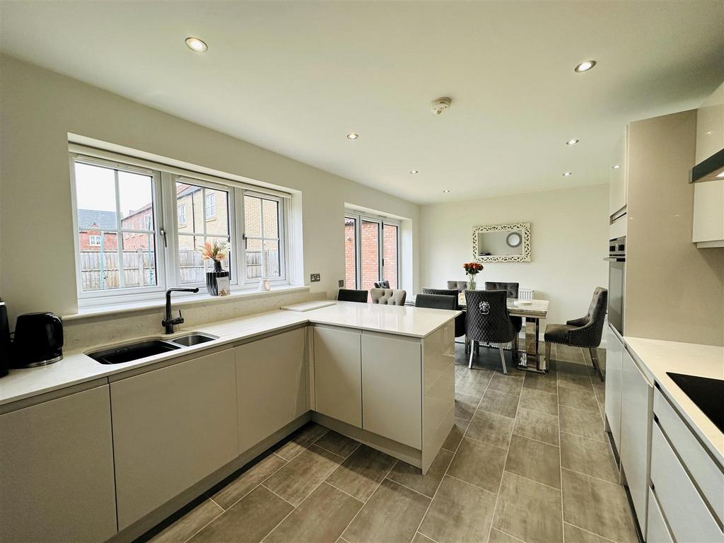 Kitchen 2.jpg