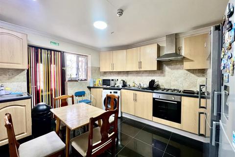 7 bedroom semi-detached house for sale, Langley Crescent, Harlington UB3