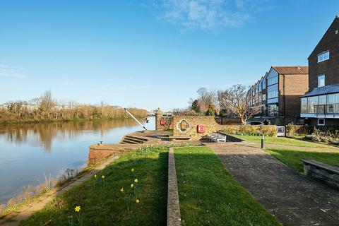 undefined, Chiswick Staithe, Chiswick, W4