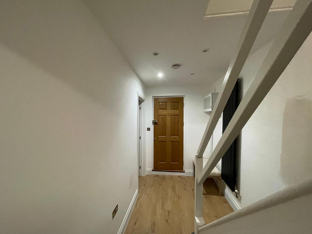 101 Feenan Highway Tilbury RM18 8 EX (16).jpeg