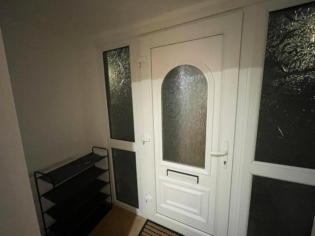 101 Feenan Highway Tilbury RM18 8 EX (7).jpeg