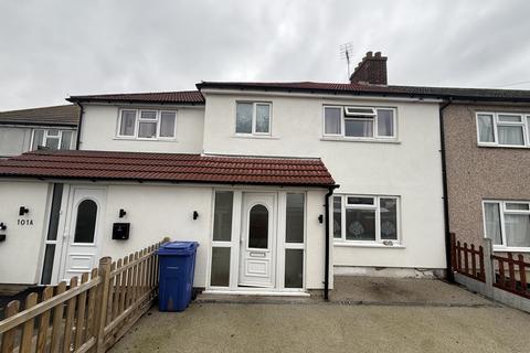 4 bedroom end of terrace house to rent, Feenan Highway, Tilbury