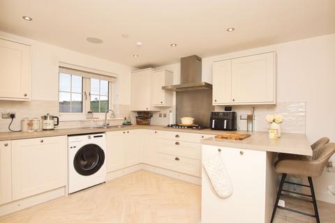 3 bedroom detached house for sale, Comin Y Coed, Tonyrefail CF39 8GD