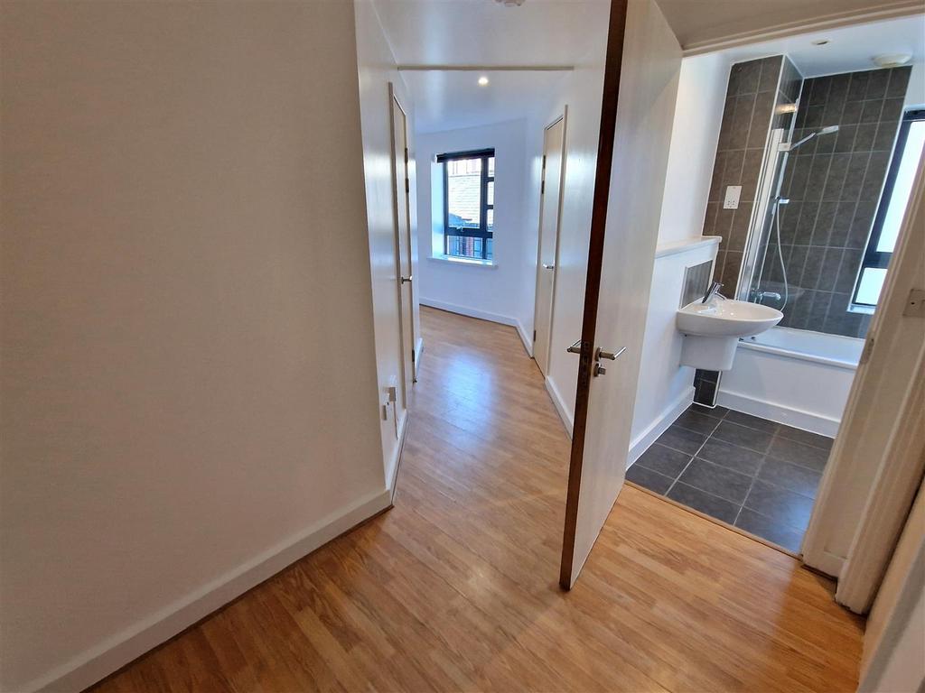 Hallway/Bathroom