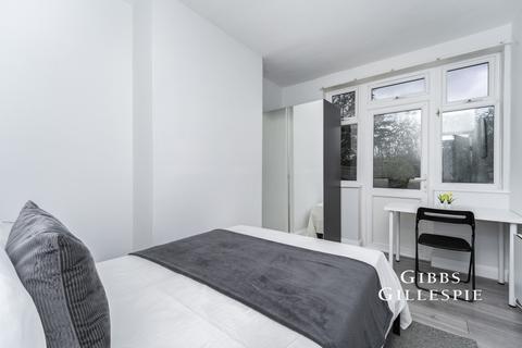 undefined, Sudbury Heights Avenue, Greenford, UB6