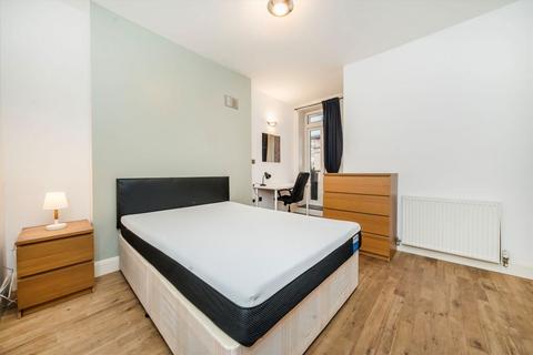 4 bedroom flat to rent, Queen Caroline Street, London W6